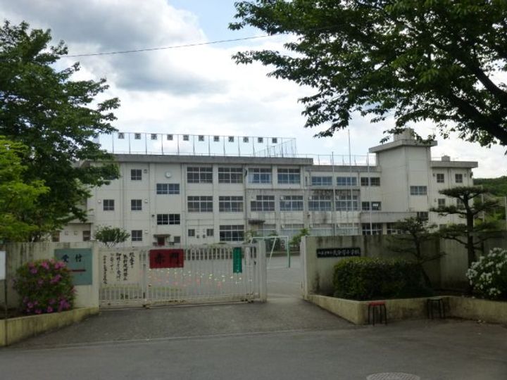 M・I・IIIビルの周辺