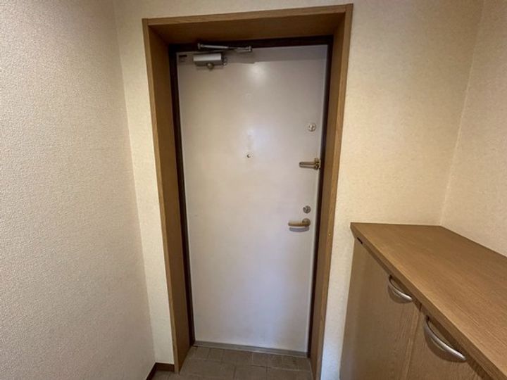 グランドハイツの玄関