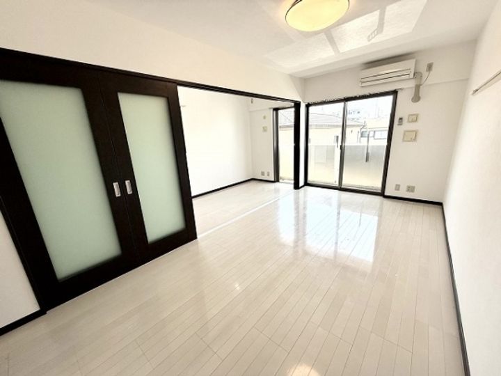 フォーライフヴィラ白帆 IIの居間