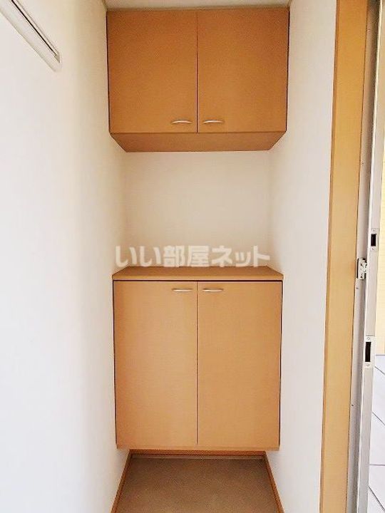 ニューキャピタルVI番館の玄関