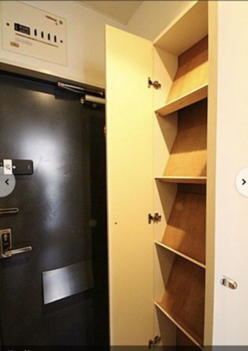 パレス戸坂桜東町の玄関