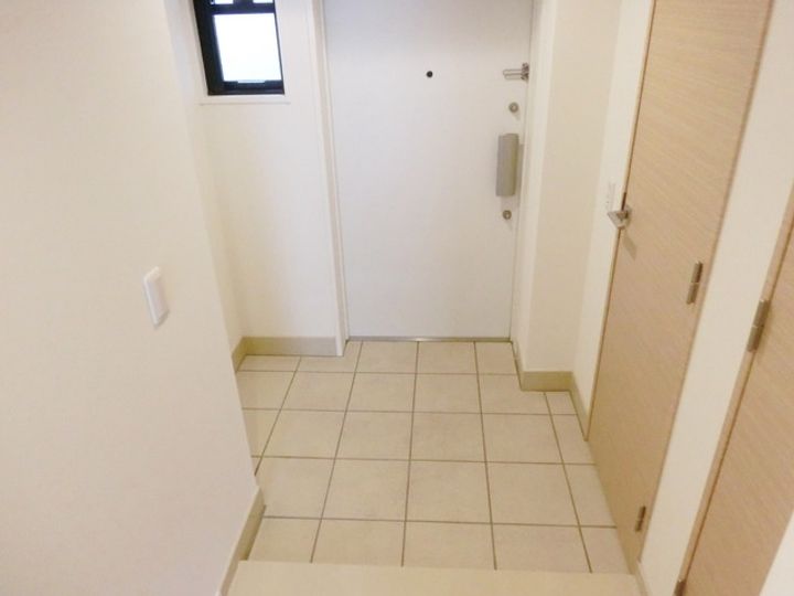 アンビエンテ経堂の玄関
