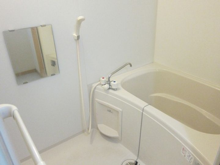 レオパレスひいらぎIIIの風呂