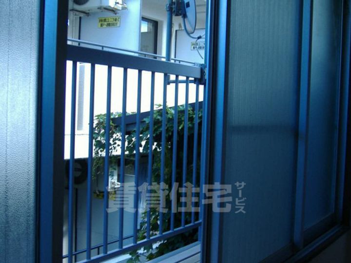 四坊大宮ビルの玄関