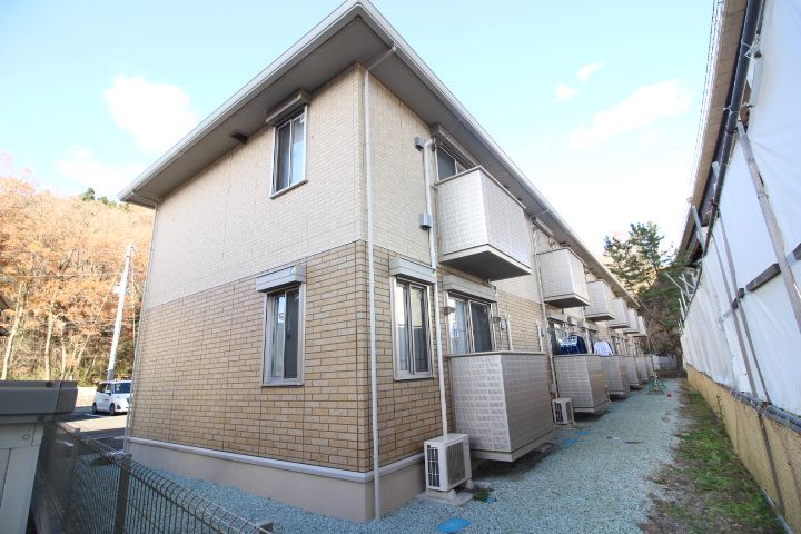 フォレスト上野山の外観