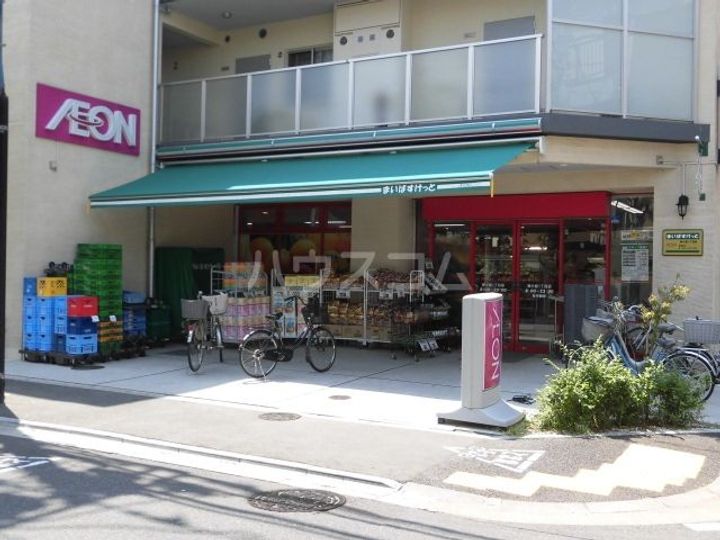 リブリ・クローバーの周辺