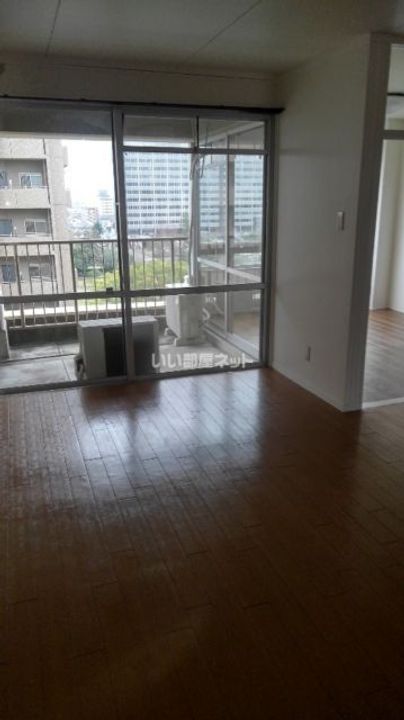 第一岐阜県ビルの居間