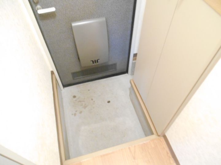 蛍池壱番館の玄関