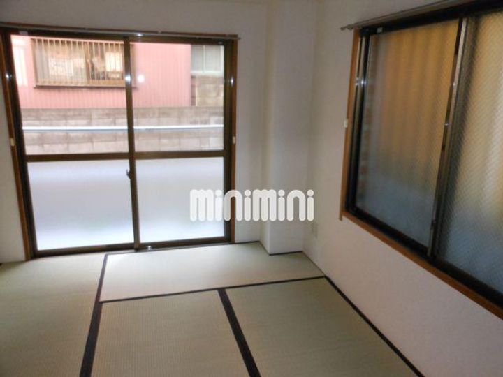 メゾンアムール三鷹の居間