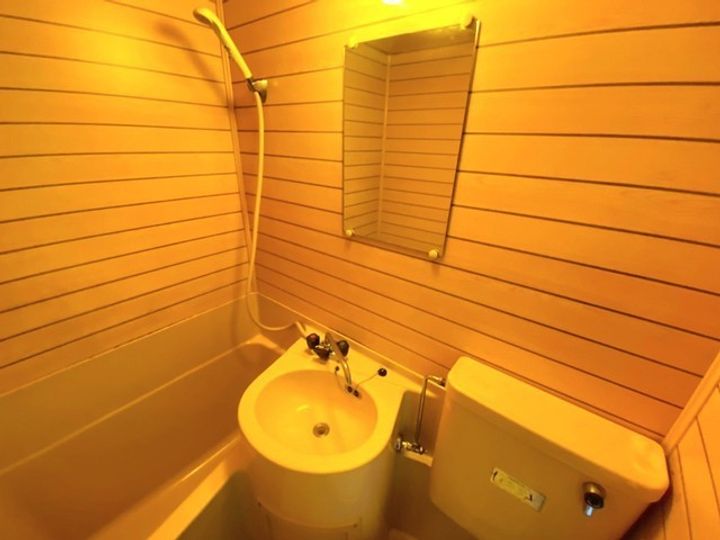 西霞MRビルの内装