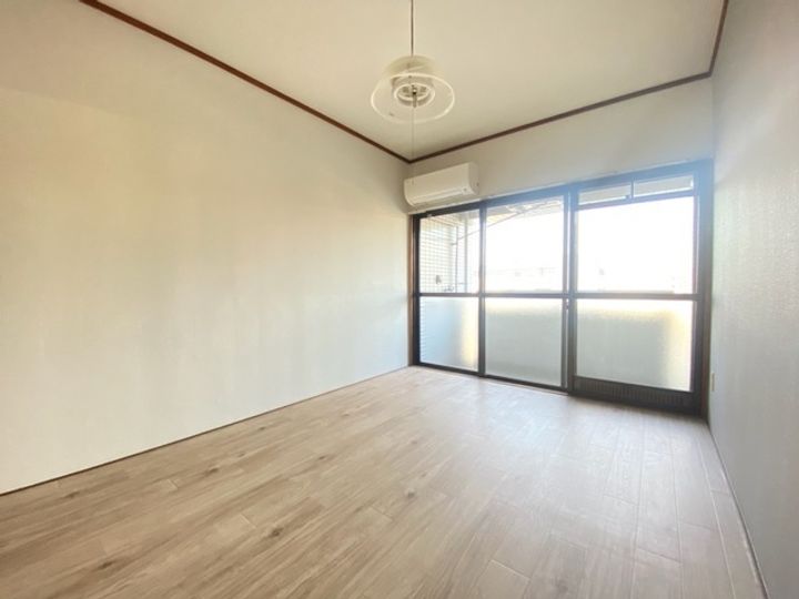 西霞MRビルの内装