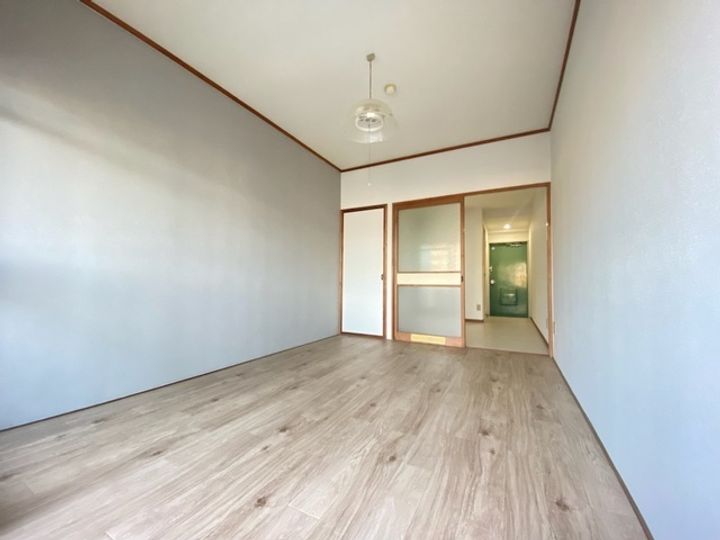 西霞MRビルの居間