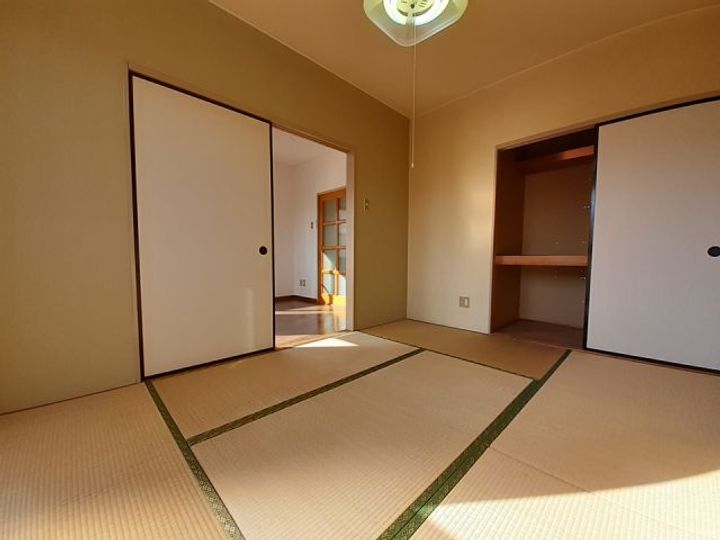 天神ビルの内装