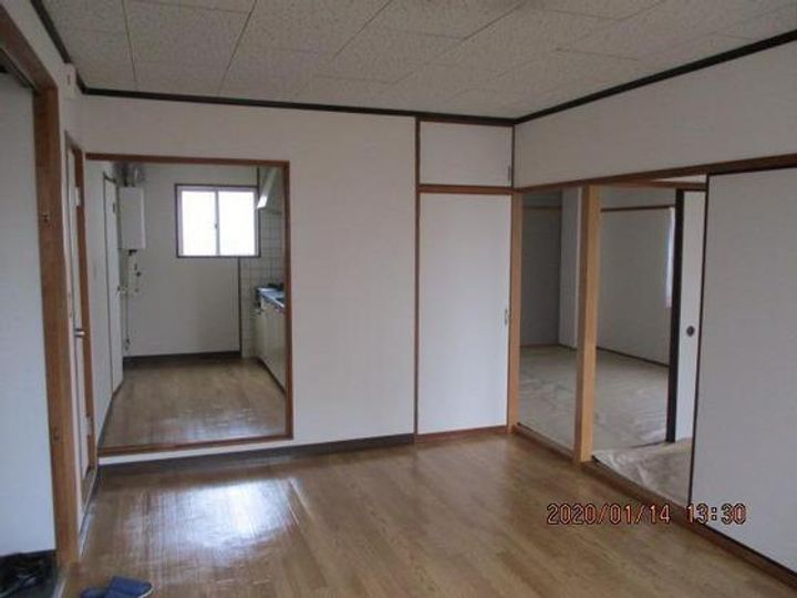 岡山県岡山市北区岩田町の賃貸マンションの居間