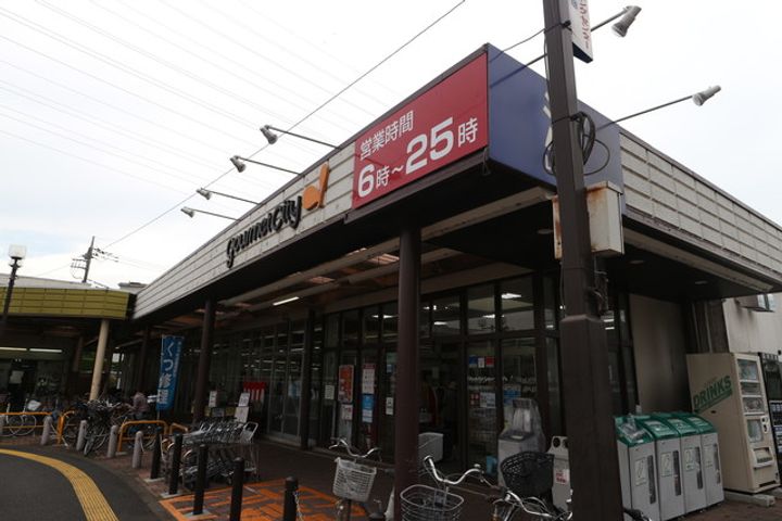 メゾン・ド・ラポールの周辺