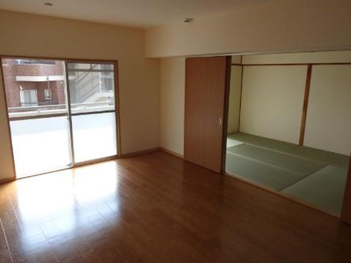 丸栄ライオンズマンションB棟の居間