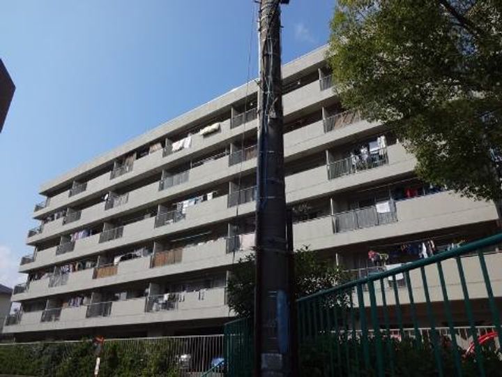 丸栄ライオンズマンションB棟の外観