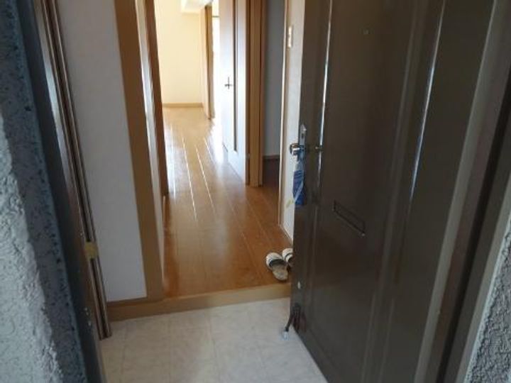 丸栄ライオンズマンションB棟の玄関