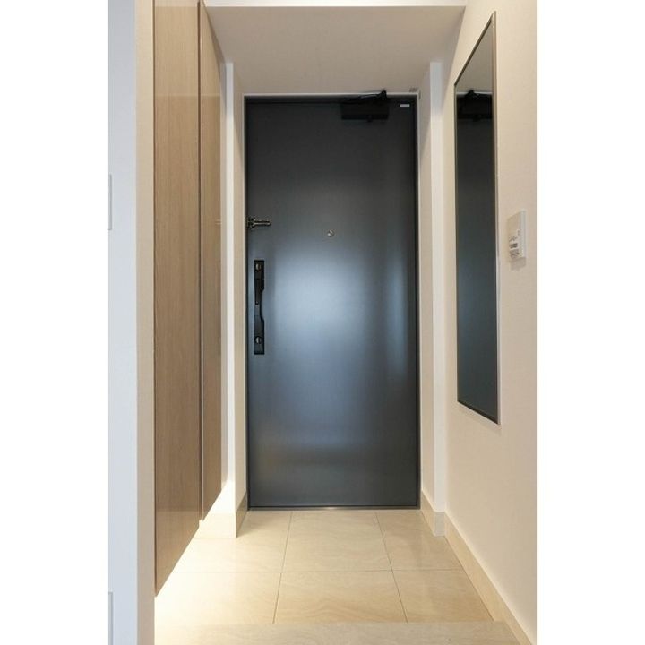 LIBR GRANT 四谷三丁目の玄関