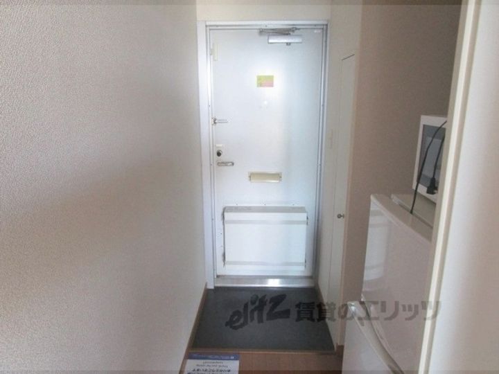 レオパレスESPOIRの玄関