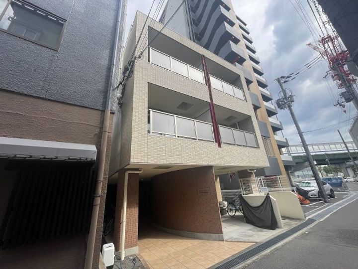 ラージヒル神戸駅西の外観