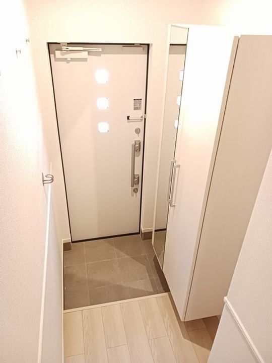 愛知県みよし市三好丘3(アパート)の賃貸物件の玄関