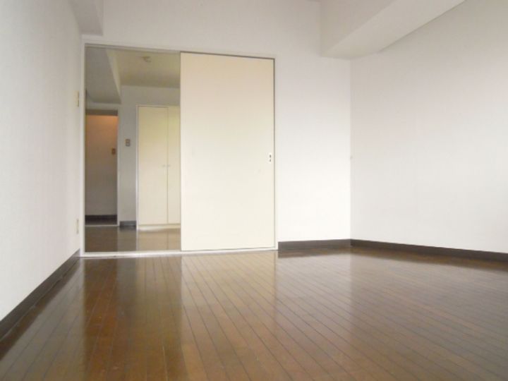 パインエクセレンス西川口の居間