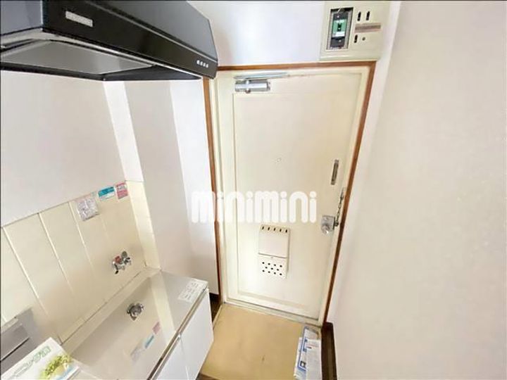 ウツボエマンションの玄関