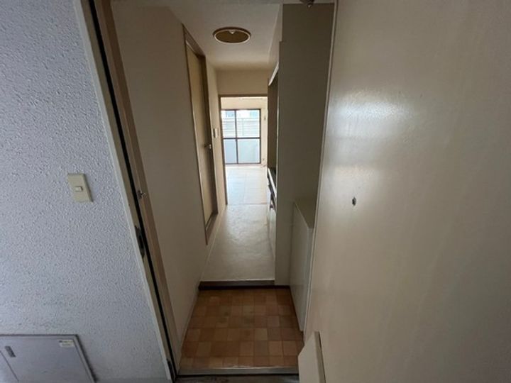 駅前Kビルの玄関