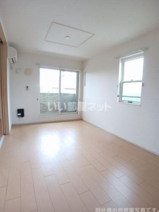 群馬県前橋市幸塚町(アパート)の賃貸物件の居間