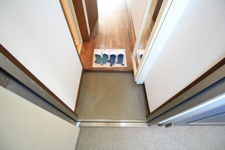 アパートメント・エコルセの玄関