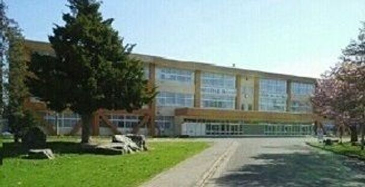 ビクトリー・Bの周辺