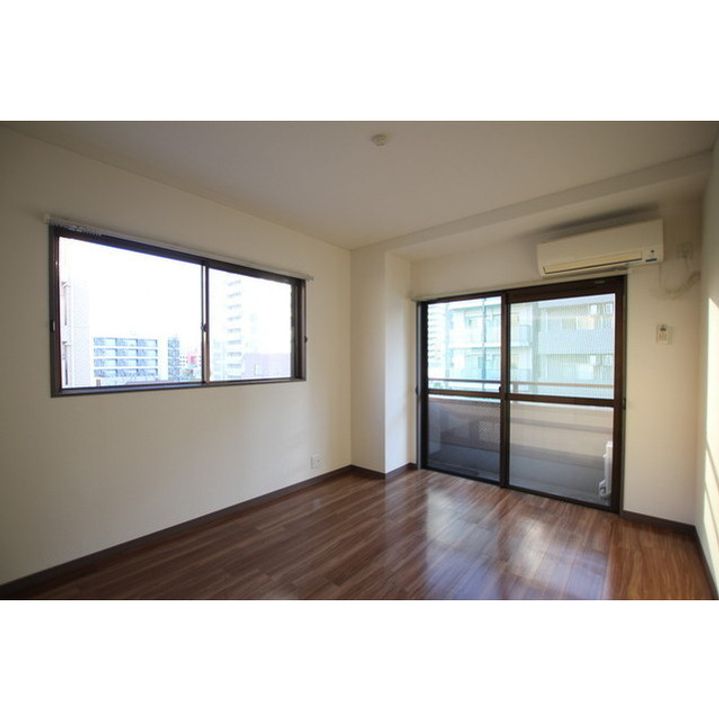 ヒルスミキ川崎の居間