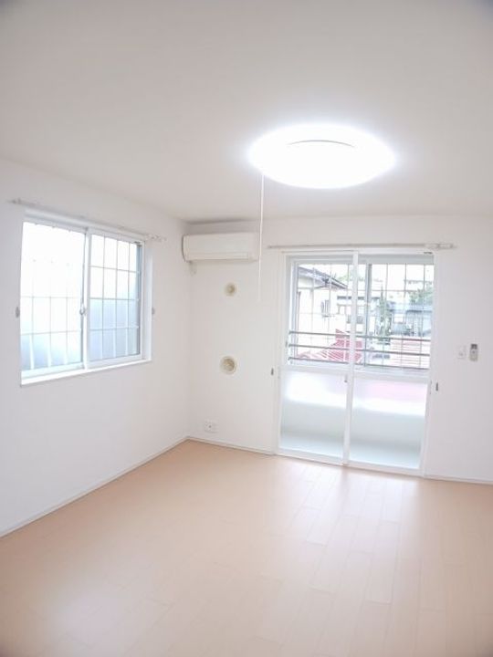 新潟県長岡市愛宕3(アパート)の賃貸物件の居間