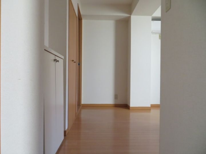 アヴァンセNの玄関