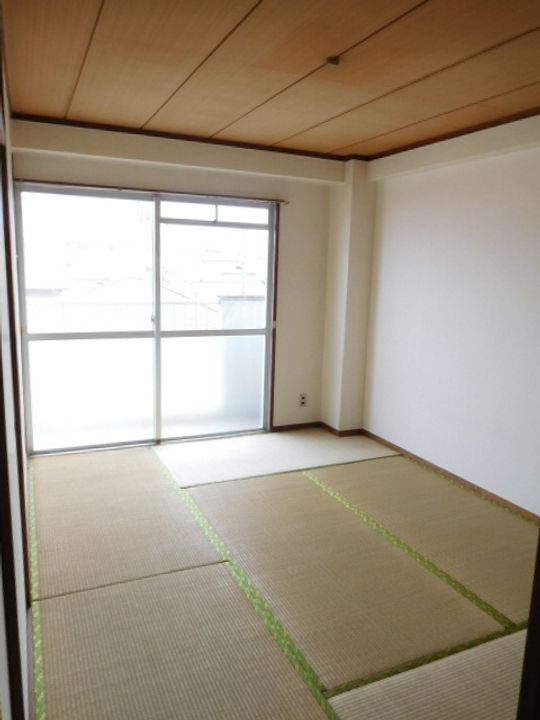 宝物産ビルの内装