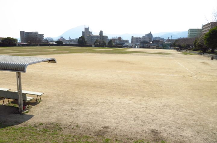 宝物産ビルの周辺