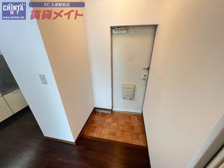 ハイツ前川の玄関