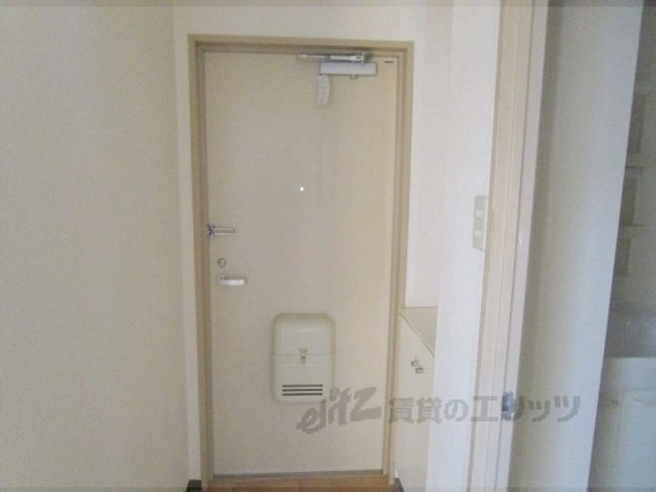 アメニティ東香里の玄関