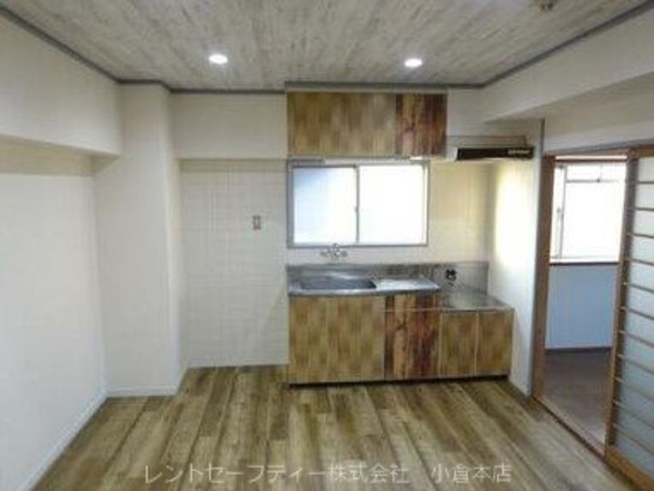 ライフハウス片野ビルの居間