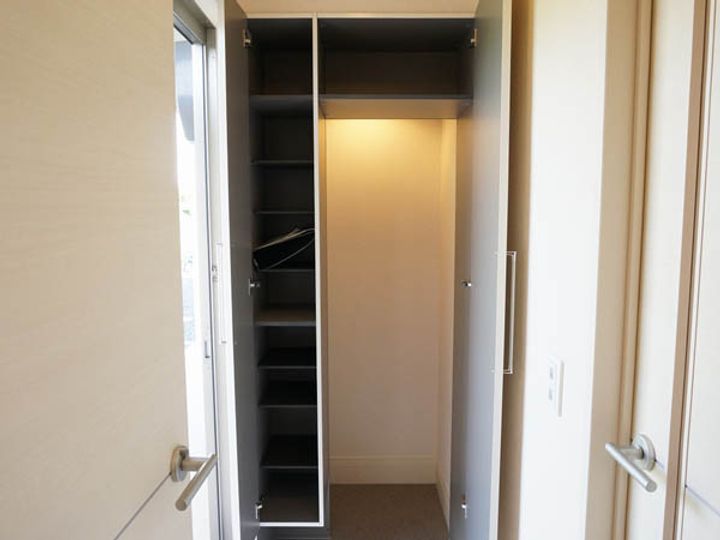 オヌールの玄関