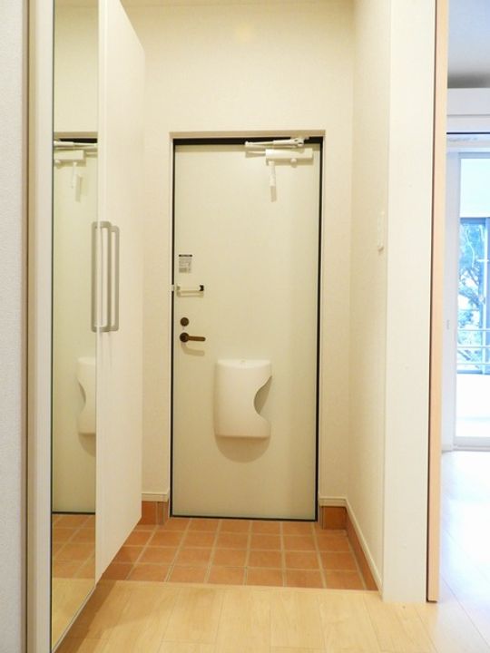 シャルールの玄関