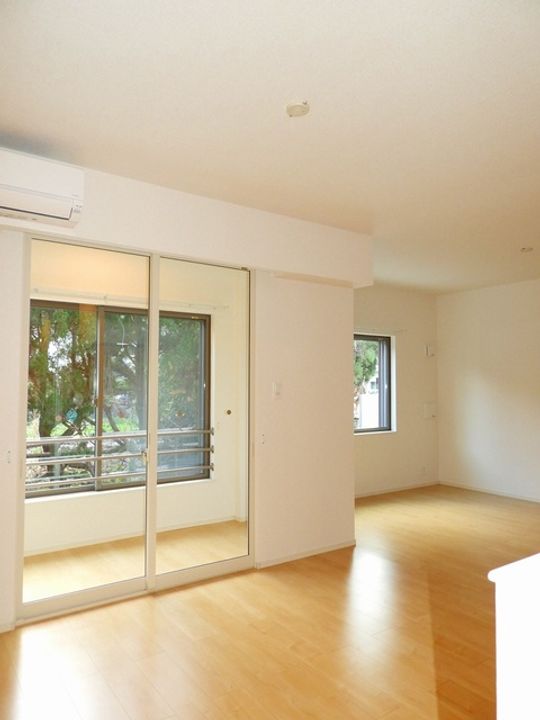 シャルールの居間