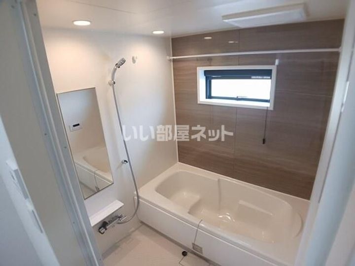 アルバ 涼の内装