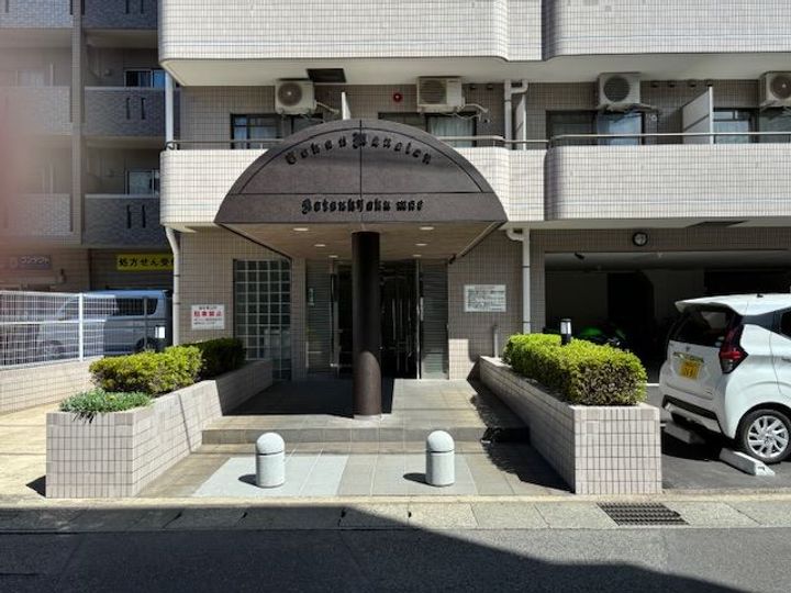 トーカンキャステール交通局前の外観