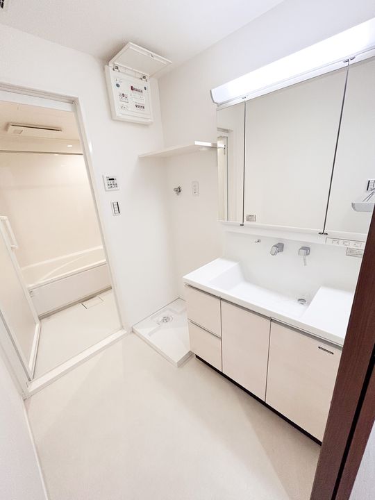 LIBTH原水の内装