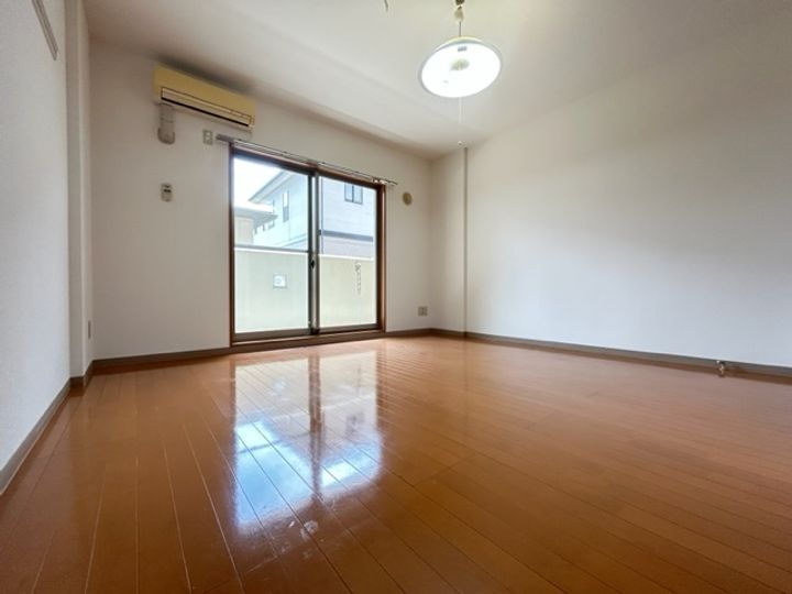 クロード桜木町の居間