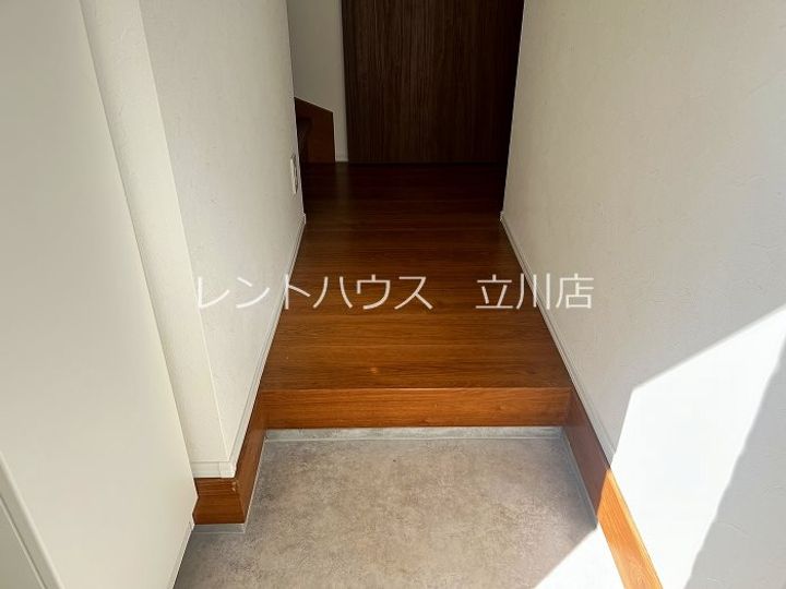 東京都昭島市中神町(一戸建)の賃貸物件の玄関