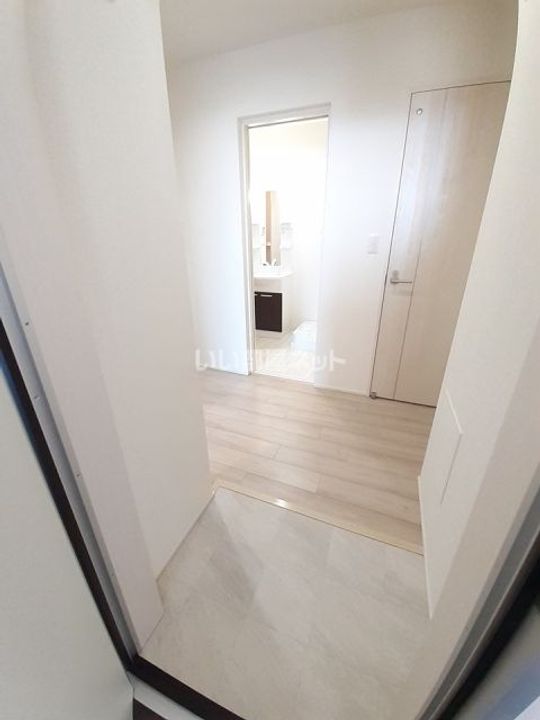 フジパレス浜寺諏訪森東II番館の玄関