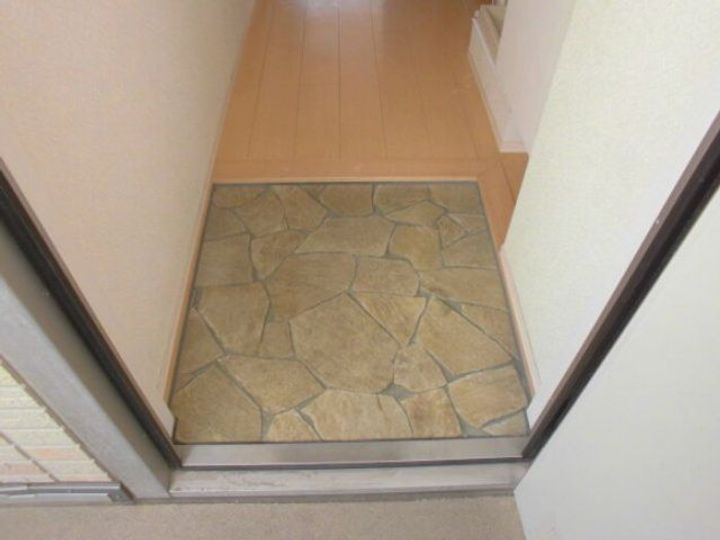 埼玉県三郷市中央1(アパート)の賃貸物件の玄関